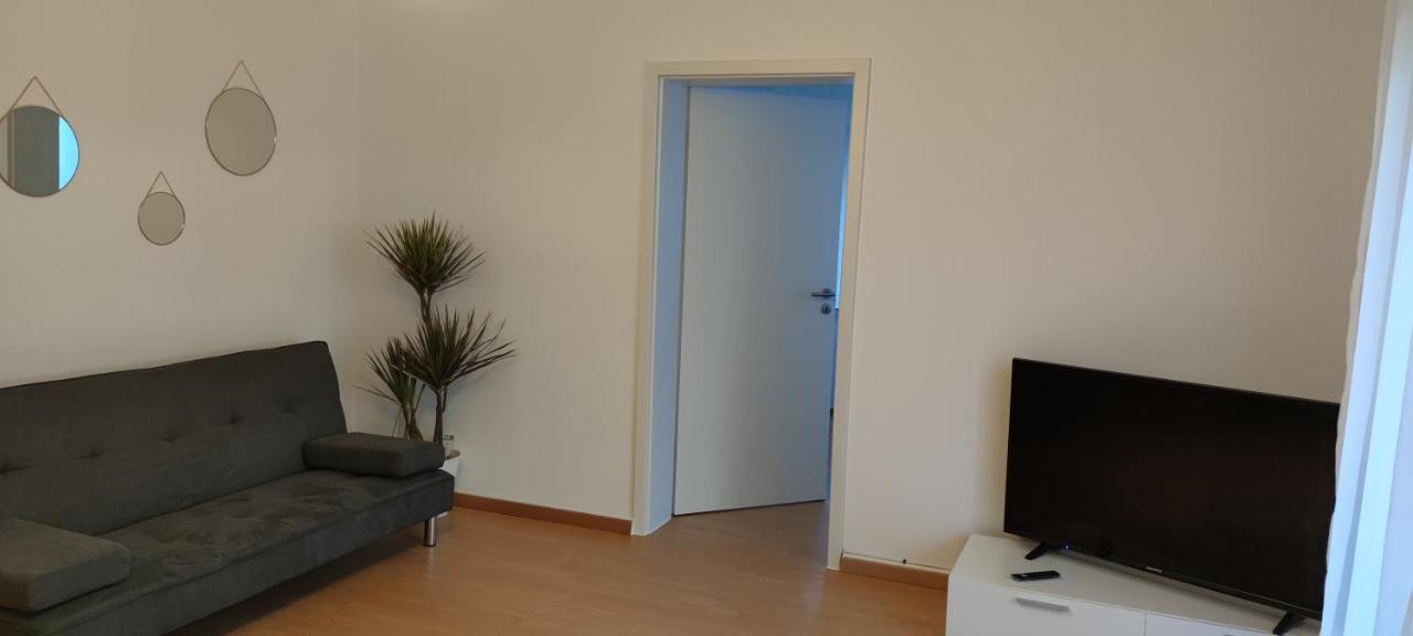 Schoene Und Optimal Gelegene Wohnung Og Weisskirchen מראה חיצוני תמונה