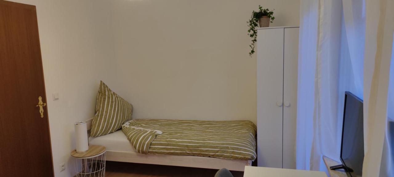 Schoene Und Optimal Gelegene Wohnung Og Weisskirchen מראה חיצוני תמונה